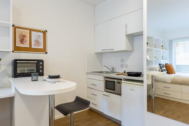 1 bed studio, Alexandra Road, Mutley, Plymouth, PL47EG - Image 2